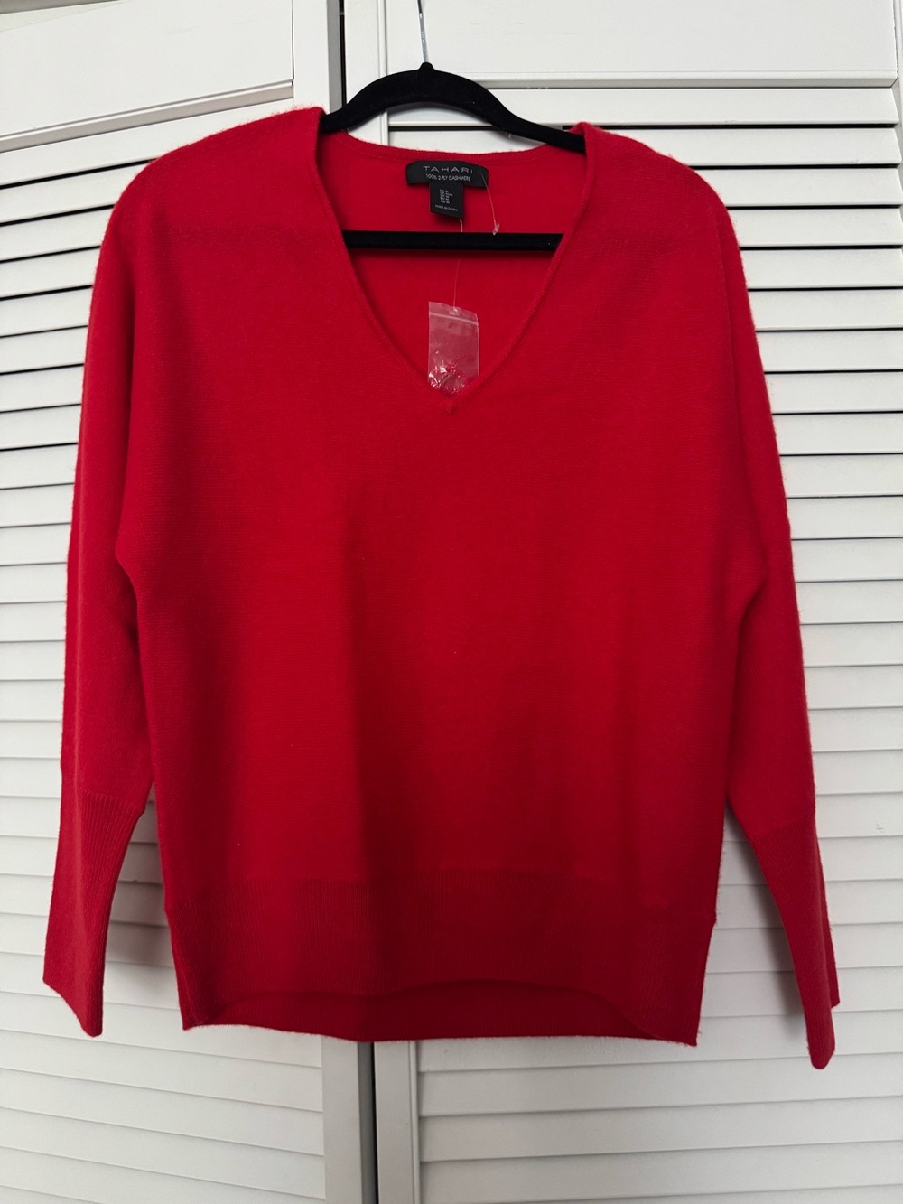 Tahari Red V-Neck Women's Cashmere Sweater M